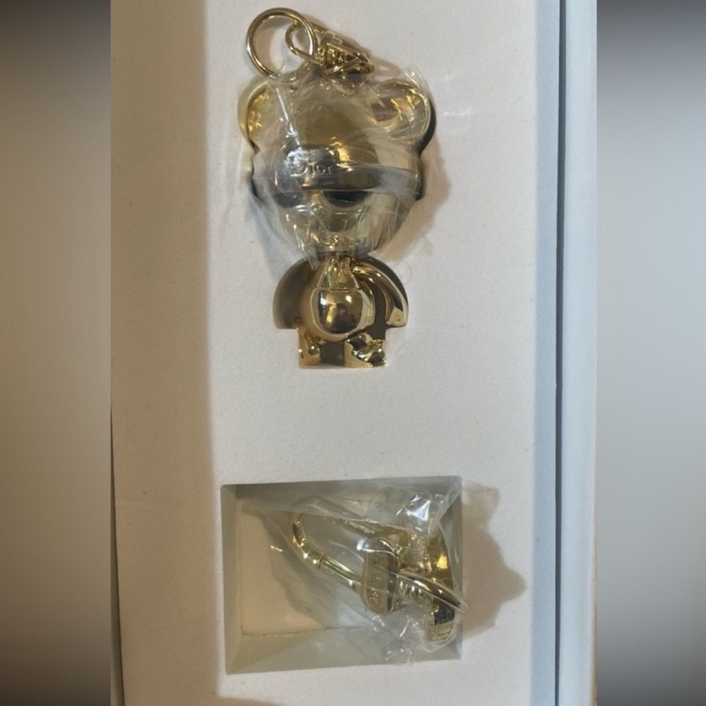 Dior INLEX Metallic Teddy Bear Keychain
Bag Charm Gold/Silver Tone Metal - Picture 5 of 10